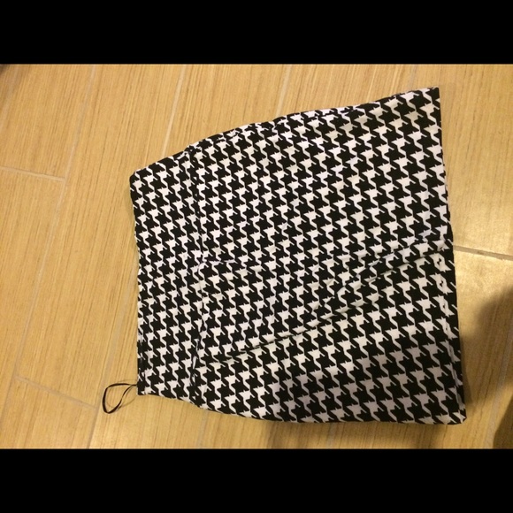 Hounds tooth mini skirt