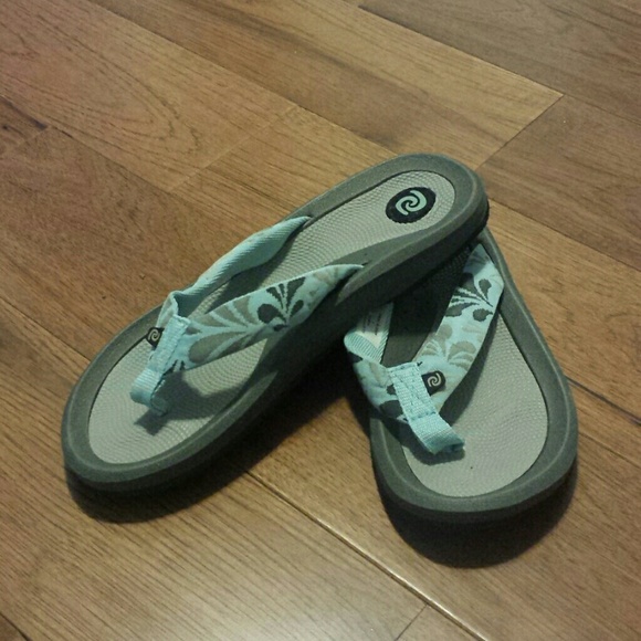 Like new. Rafters flip flops. Blue floral.