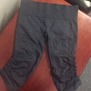 Lululemon 4 Ebb and Flow Crop, size 10