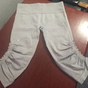 Lululemon 4 Ebb and Flow Crop, size 8 gray