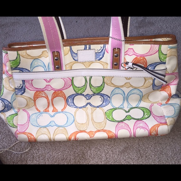 Authentic Coach Hampton Scribble Tote!