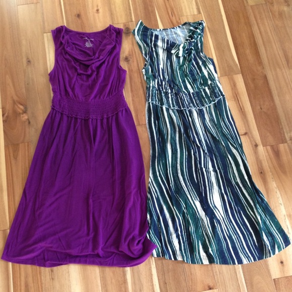 2 maternity dresses, size XS
