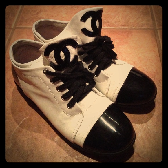 Authentic Chanel Black & White Classic Shoes