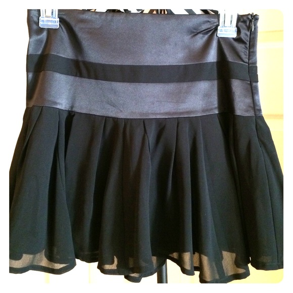 Cute Black miniskirt. NWOT.