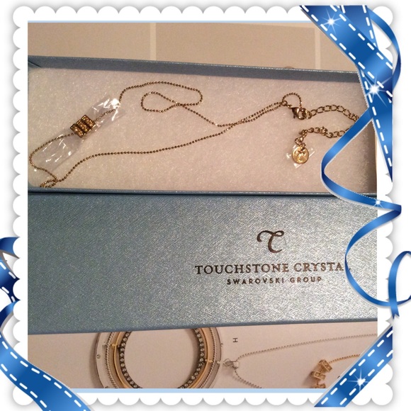 TS Swarovski Gold Triad Pendant - Picture 2 of 4