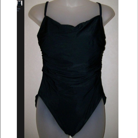 Miraclesuit Swim Suit Swimwear appear 10lbs less!
