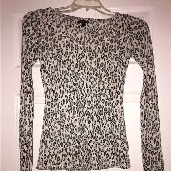 Like new! Black and White Leopard top!