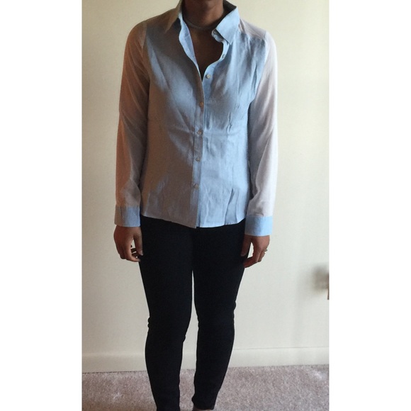 Tops - BLOWOUT🎉Button up top with chiffon sleeves