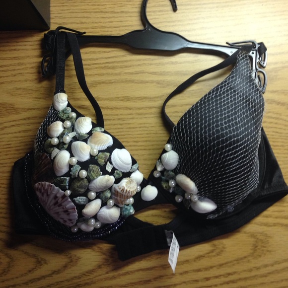 Customized rave bra maidenform