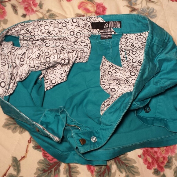 Volcom green shorts worn only a couple times - Picture 3 of 4