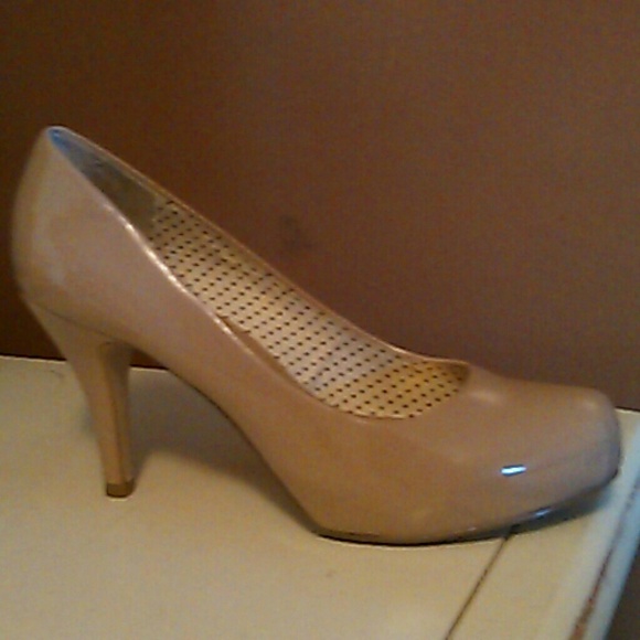 Heels - Picture 2 of 4