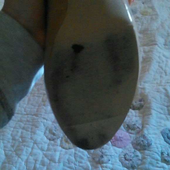 Heels - Picture 4 of 4