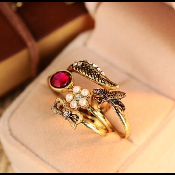 4 peice ring set! - Picture 1 of 3