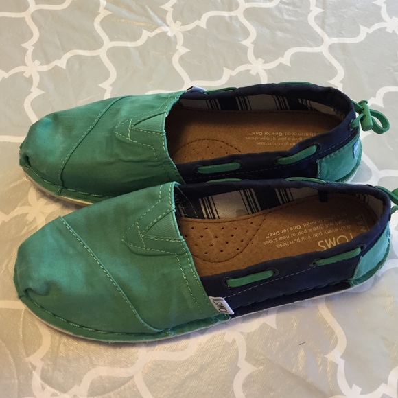 💥SOLD💥New TOMS 6.5 blue & green Bimimi slip ons