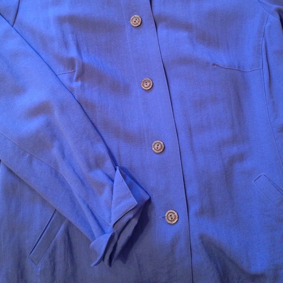 Coldwater Creek top with buttons - Picture 4 of 4