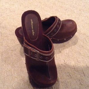 Cute clogs.worn once