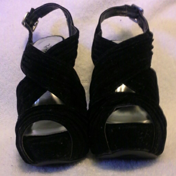 SOLD. Black pumps - Picture 2 of 4