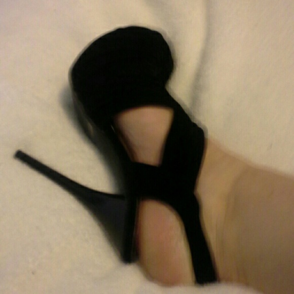 SOLD. Black pumps - Picture 4 of 4