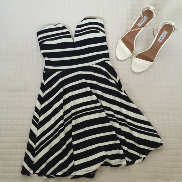 Dresses & Skirts - BLOWOUT🎉A-line dress