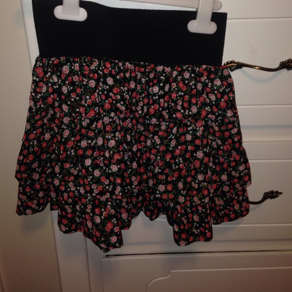 Cute floral mini-skirt from Forever21!