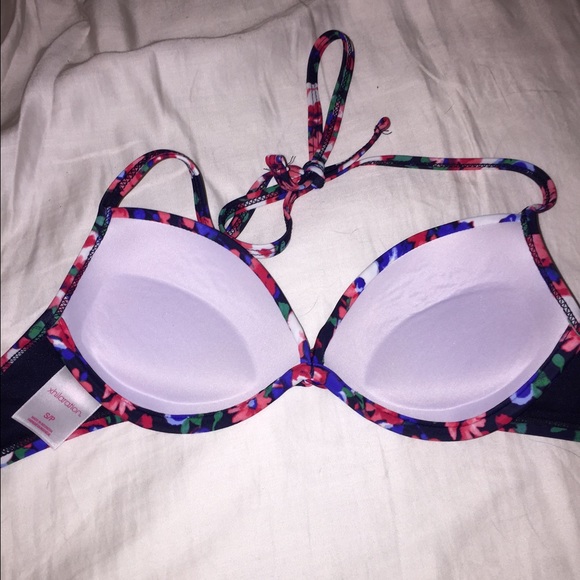 Bikini - Picture 3 of 4