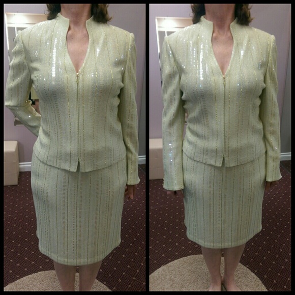 St. John - gold 2 pieces suit stretchy size 8