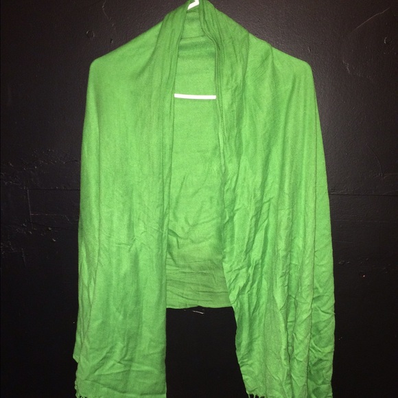 Green scarf - Picture 1 of 2