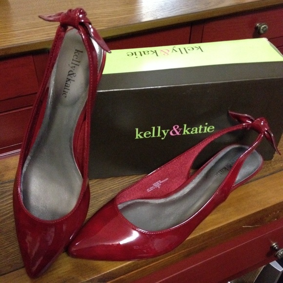 Kelly & Katie Shiny Red Kitten Heels - Size 9
