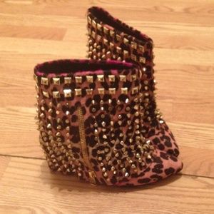 Studded wedges