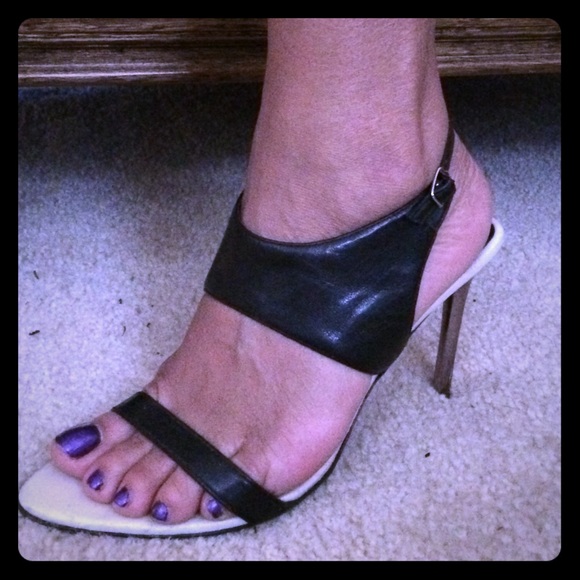 Leather sand with silver heel