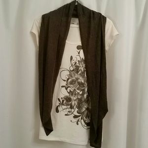 Super cute shirt with attached scarf