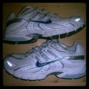 Nike women's size 7.5 running shoes