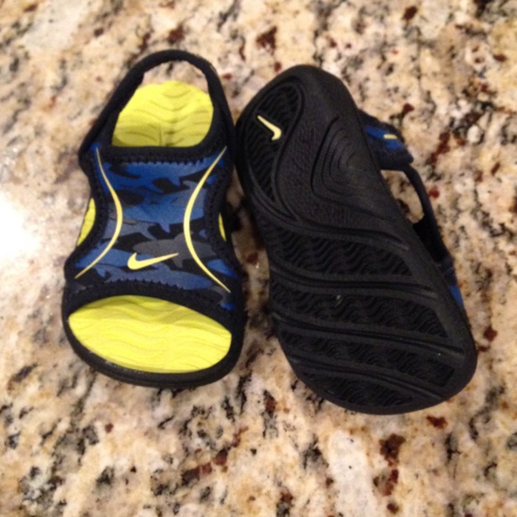 baby boy nike sandals size 4