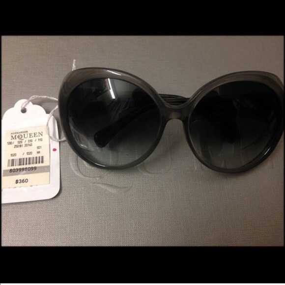 AUTHENTIC Alexander McQueen Sunglasses