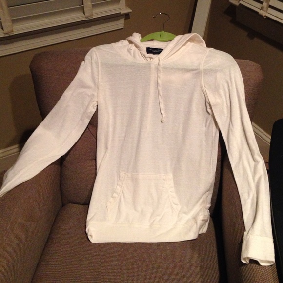 Lightweight pullover hoodie