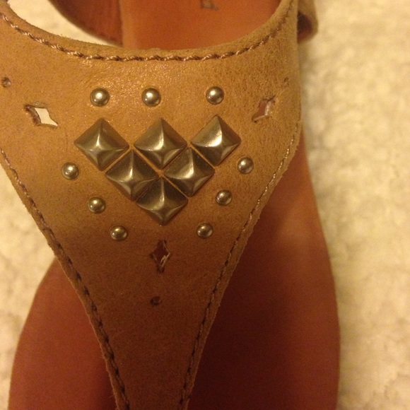 Shoes - Picture 3 of 4