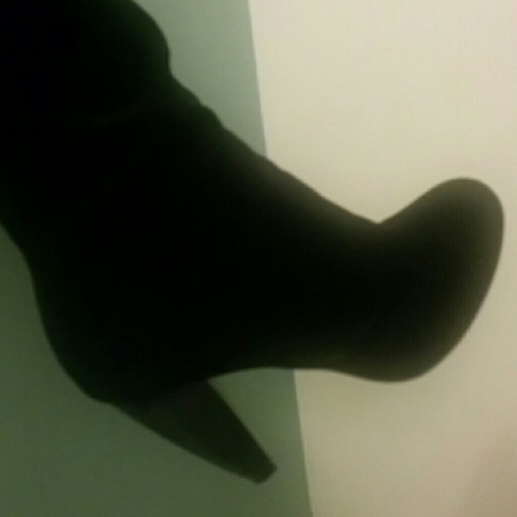 High heel suede boots - Picture 2 of 3