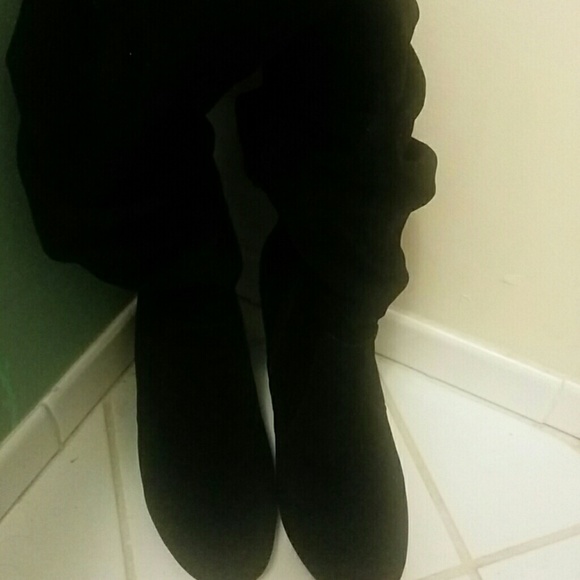 High heel suede boots - Picture 3 of 3