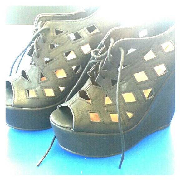 9.0 Glaze brand black wedges