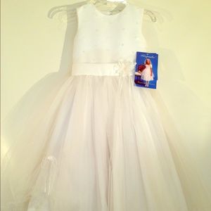 Flower girl dress: kids 8, sizing on form as XXS