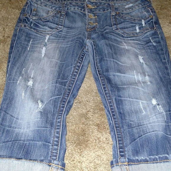 ***SOLD**Almost Famous capris