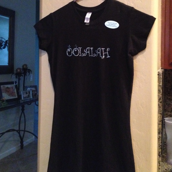 Fitted black tee shirt