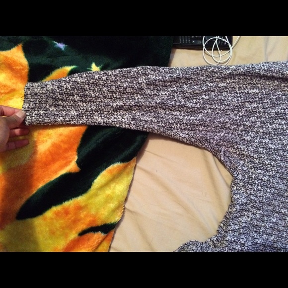 Gray cardigan. - Picture 2 of 4