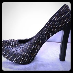 🚫SOLD🚫 Dolce Vita Leather Caviar studded heels