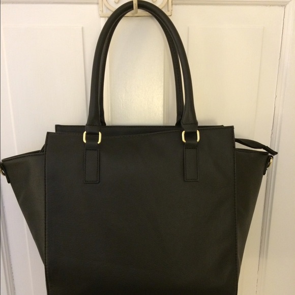 Black tote bag