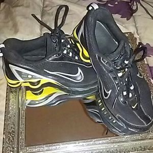 Nike shox yellow and black Size 5Y