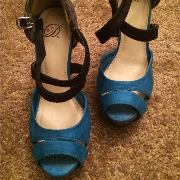 Multi color heel with straps - Picture 1 of 4