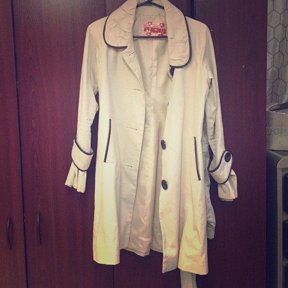 Outerwear - Trench coat
