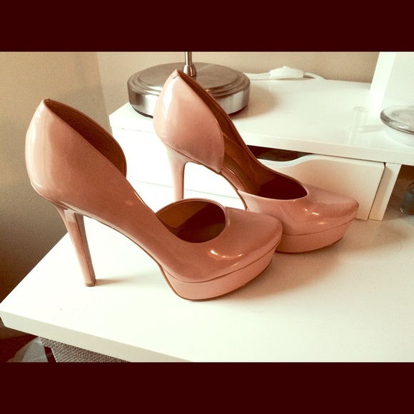 Jessica Simpson nude heels