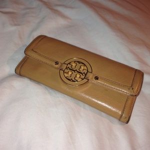 Tory burch tan wallet